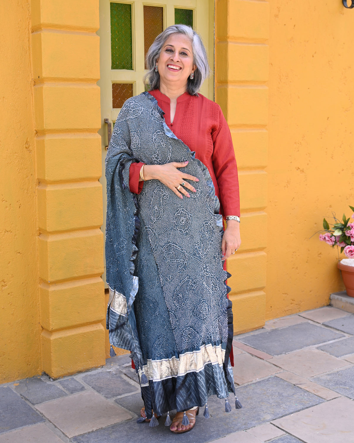 GREY PAISLEY BANDHANI SILK DUPATTA WITH LAMPI BORDER AND TASSELS