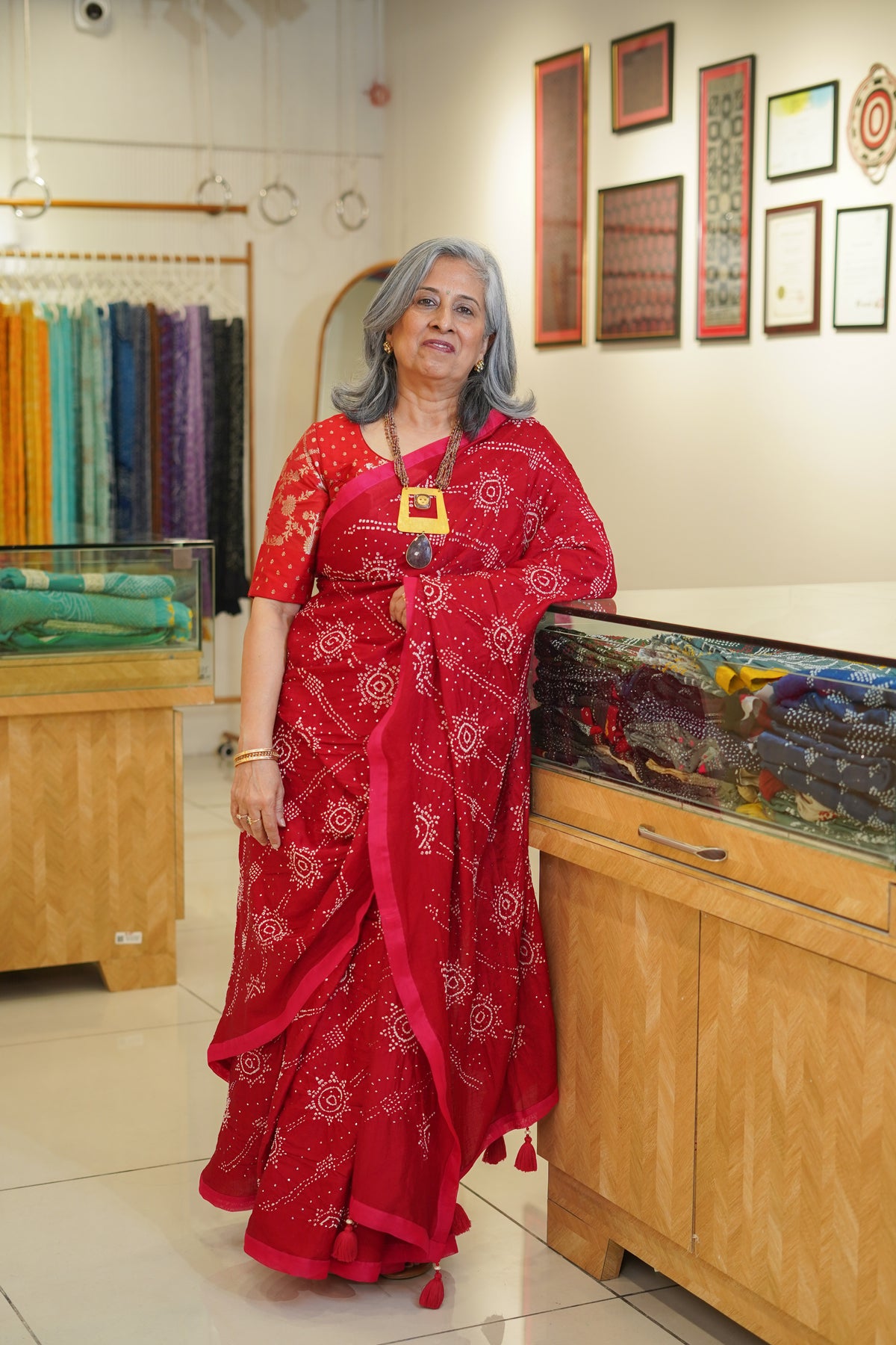 RED CLASSIC TRADITIONAL LADDU SILK BANDHANI SAREE WITH MUKAISH WORK AND ORGANZA BORDER