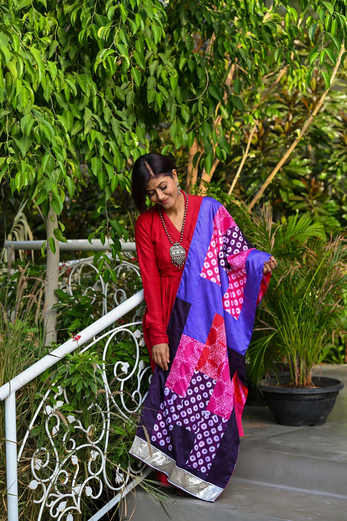 PINK-PURPLE BAARADOZI PATCHWORK REVERSIBLE SILK STOLE WITH LAMPI BORDER