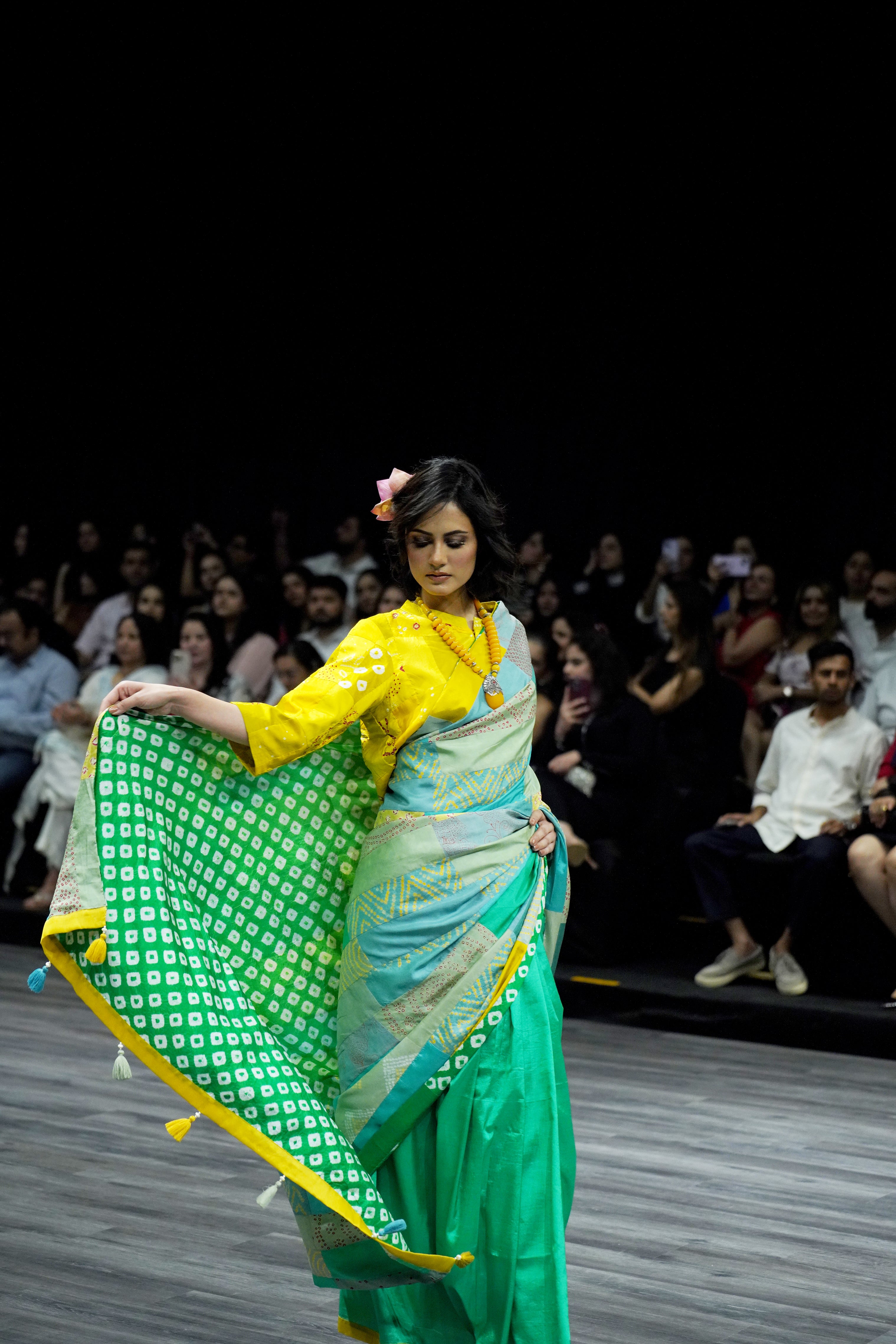 LIGHT GREEN REVERSIBLE PATCHWORK BANDHANI SAREE WITH TASSELS