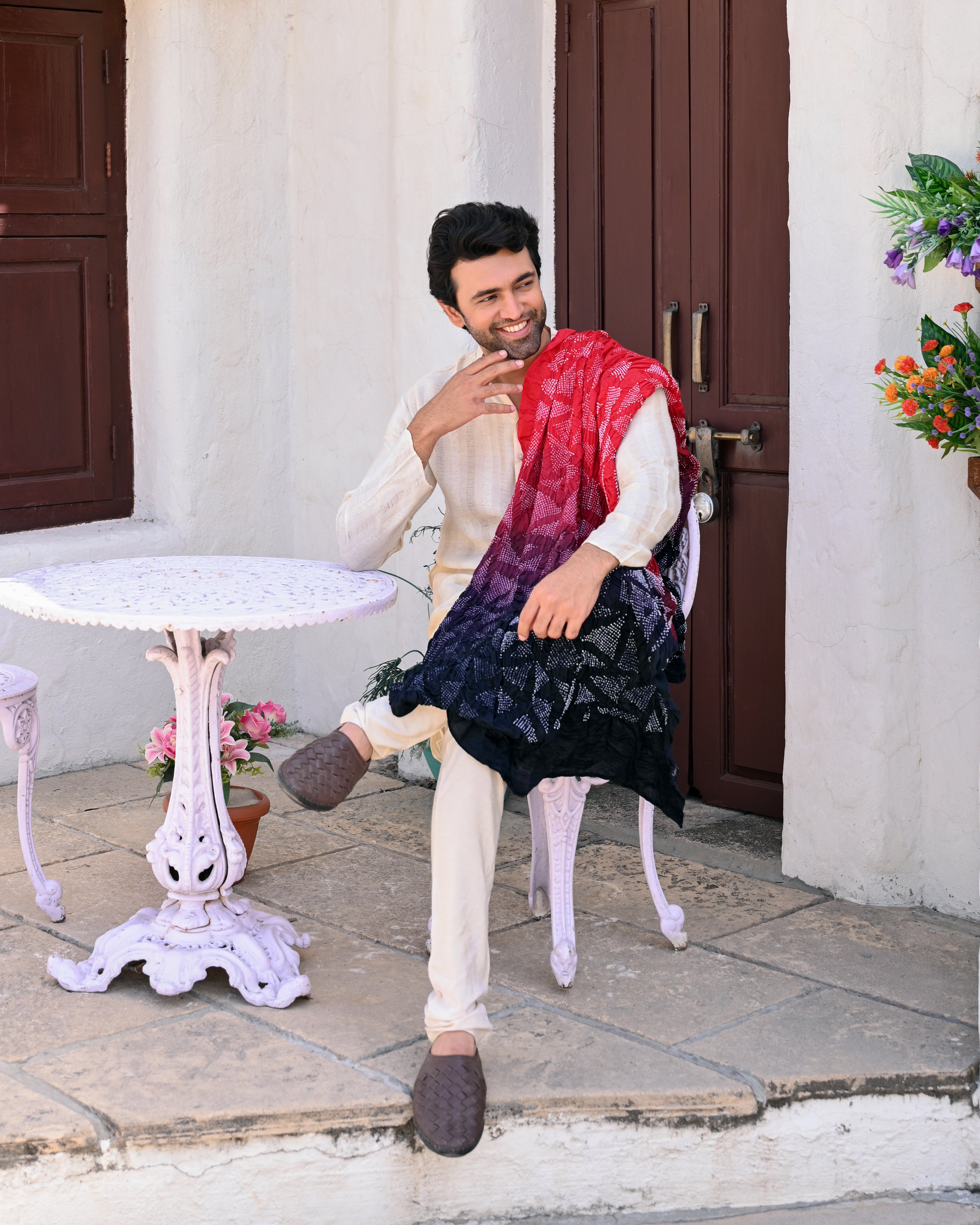 RED-BLACK TRIANGULAR GEOMETRIC BANDHANI SILK DUPATTA