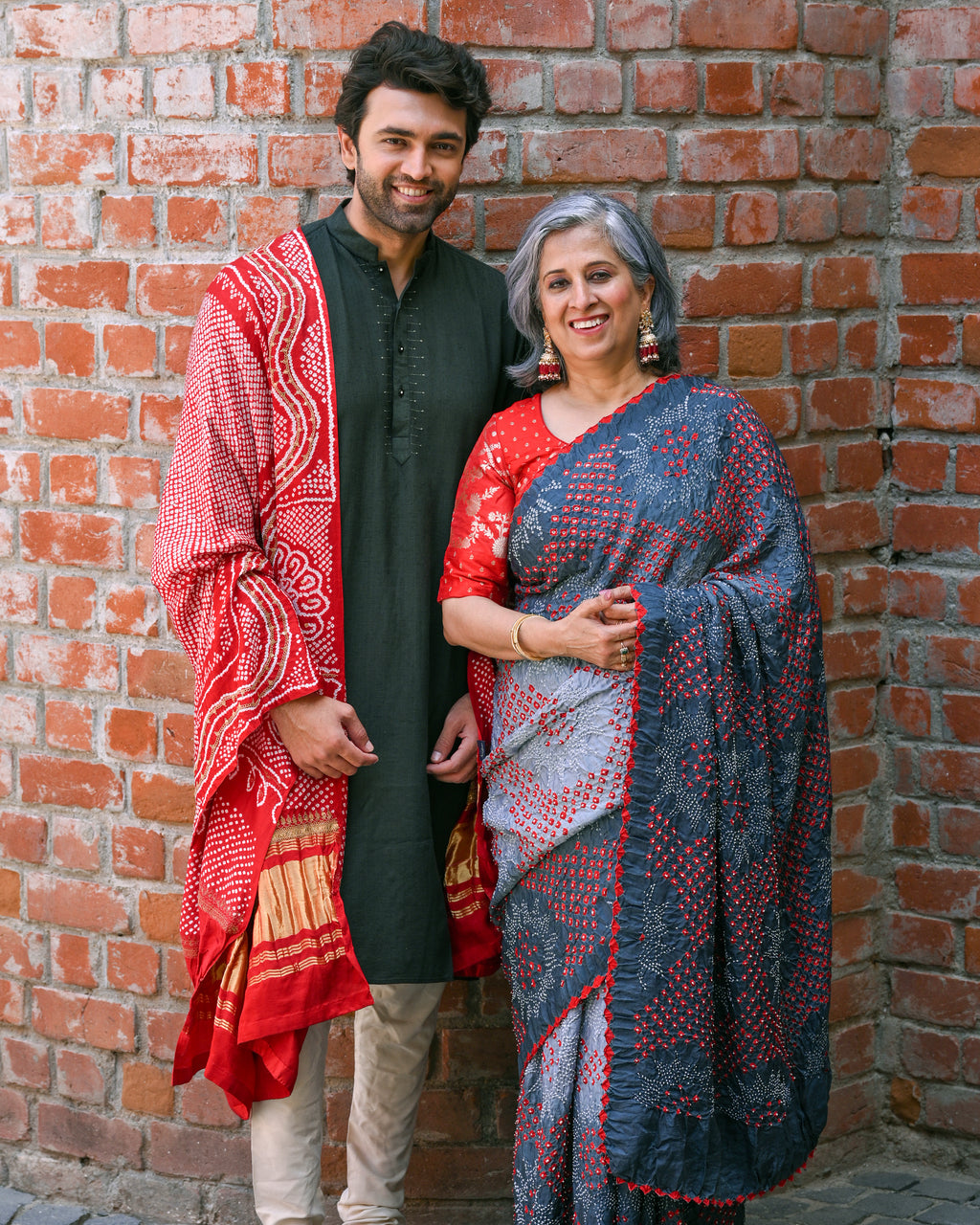 GREY SUNFLOWER BANDHANI SILK SAREE