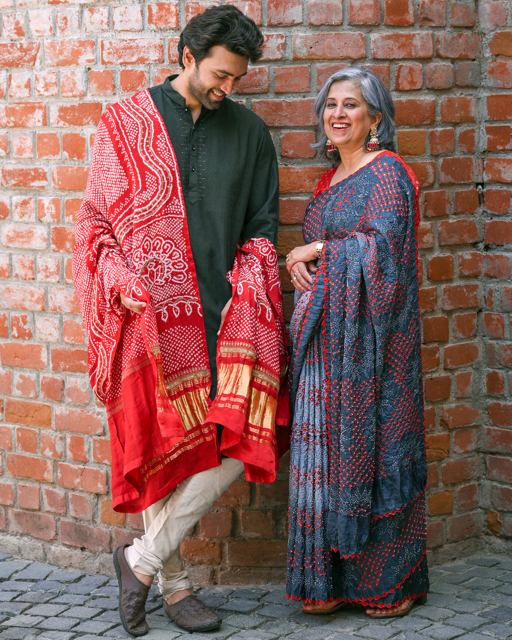 GREY SUNFLOWER BANDHANI SILK SAREE