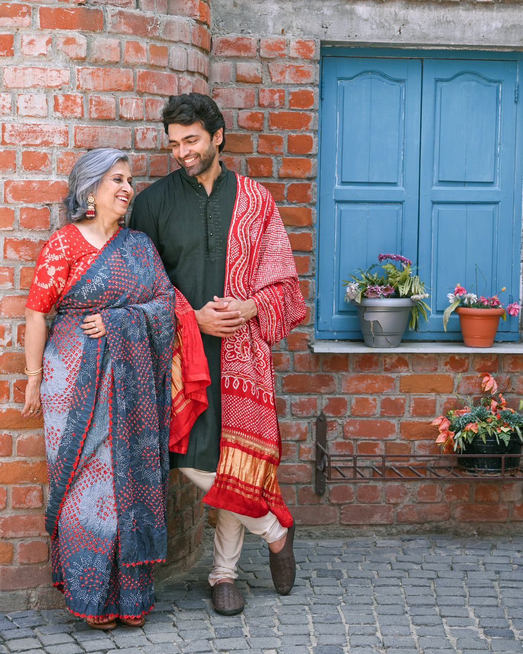 GREY SUNFLOWER BANDHANI SILK SAREE