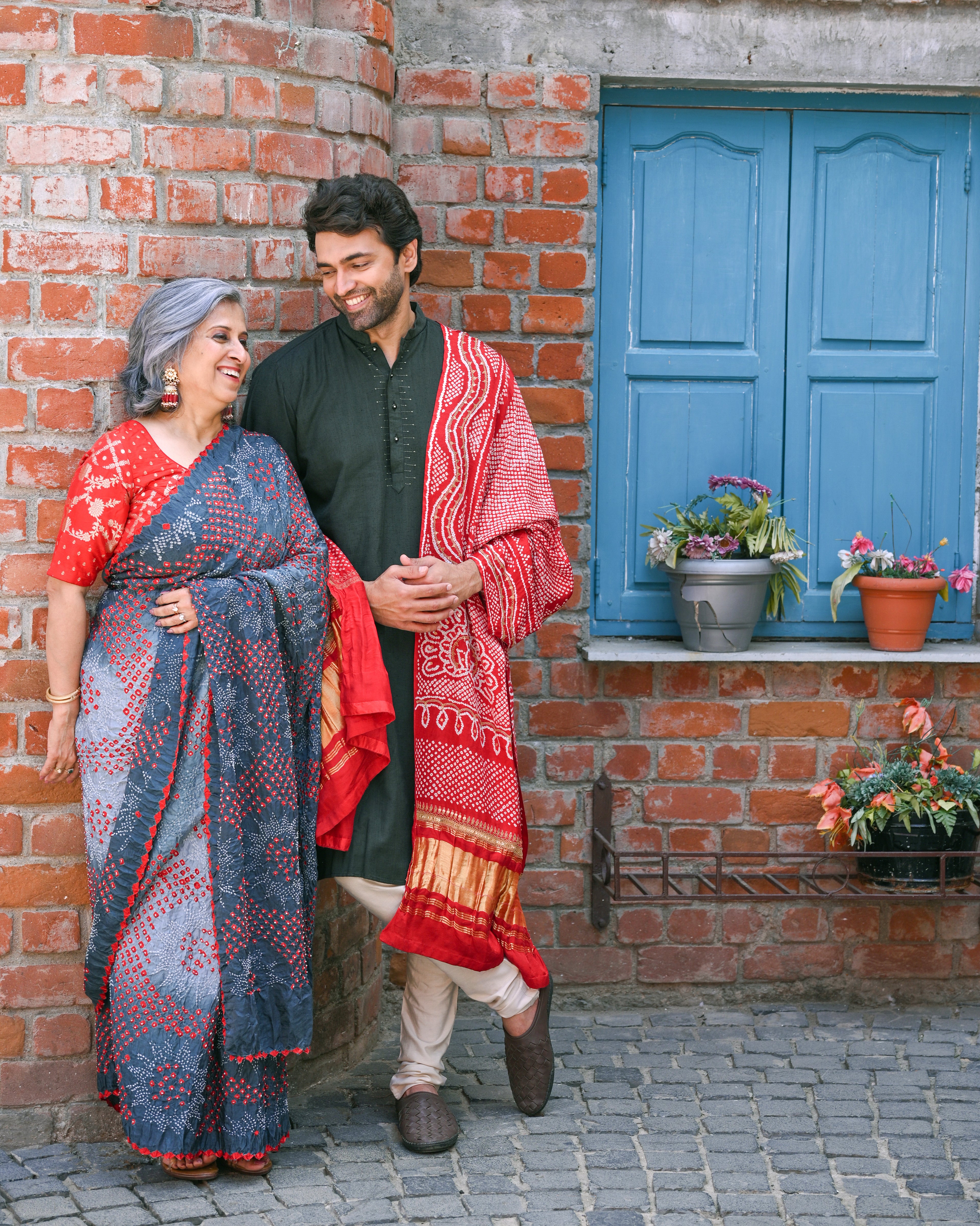 GREY SUNFLOWER BANDHANI SILK SAREE