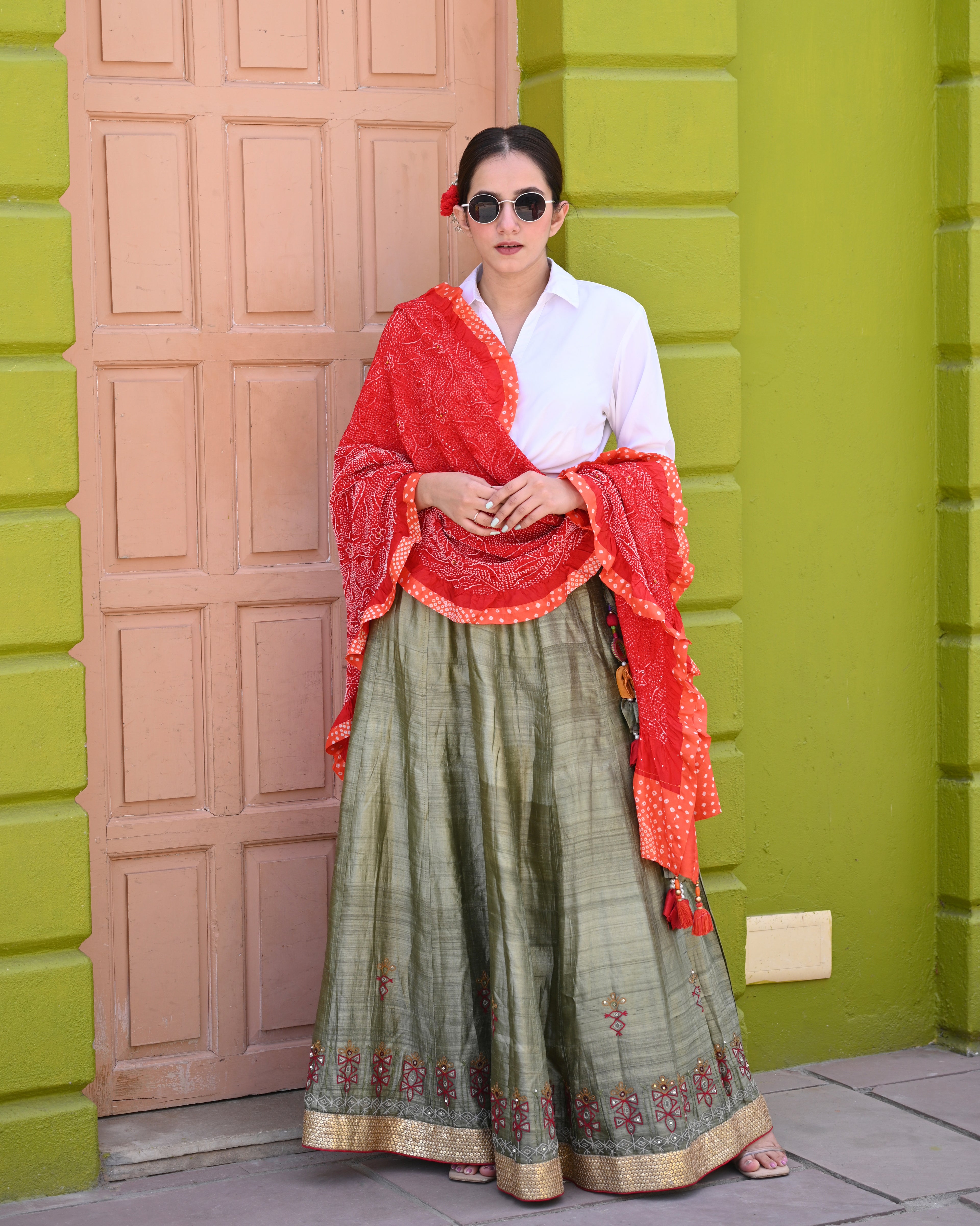 RED FLOWER BANDHANI SILK DUPATTA WITH SILK BORDER AND TASSELS