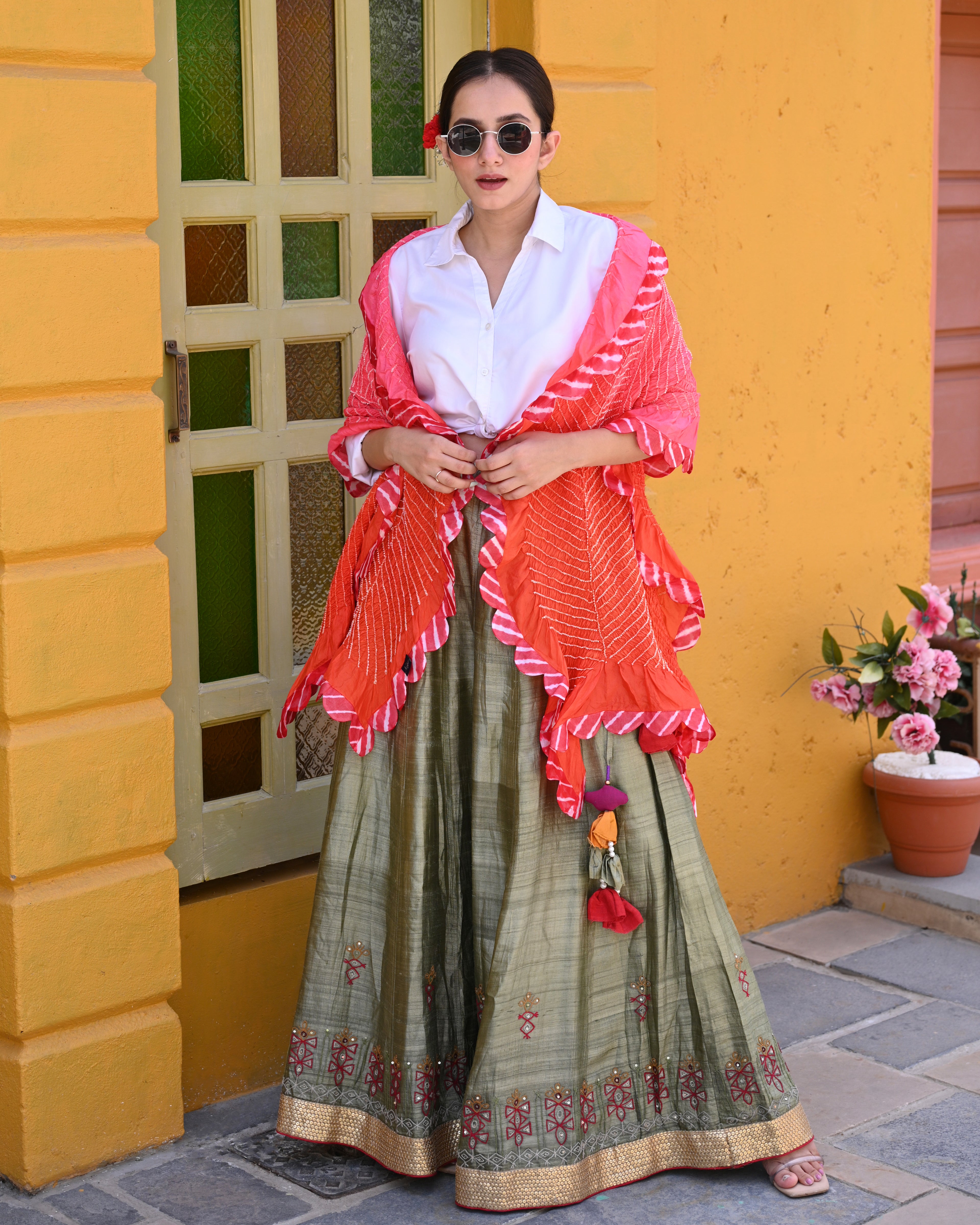 PEACH-ORANGE CHEVRON BANDHANI SILK DUPATTA WITH LEHERIYA SCALLOP BORDER