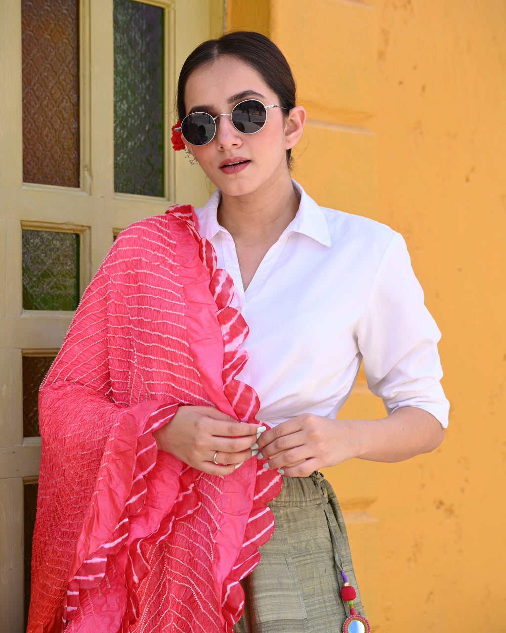 PEACH-ORANGE CHEVRON BANDHANI SILK DUPATTA WITH LEHERIYA SCALLOP BORDER