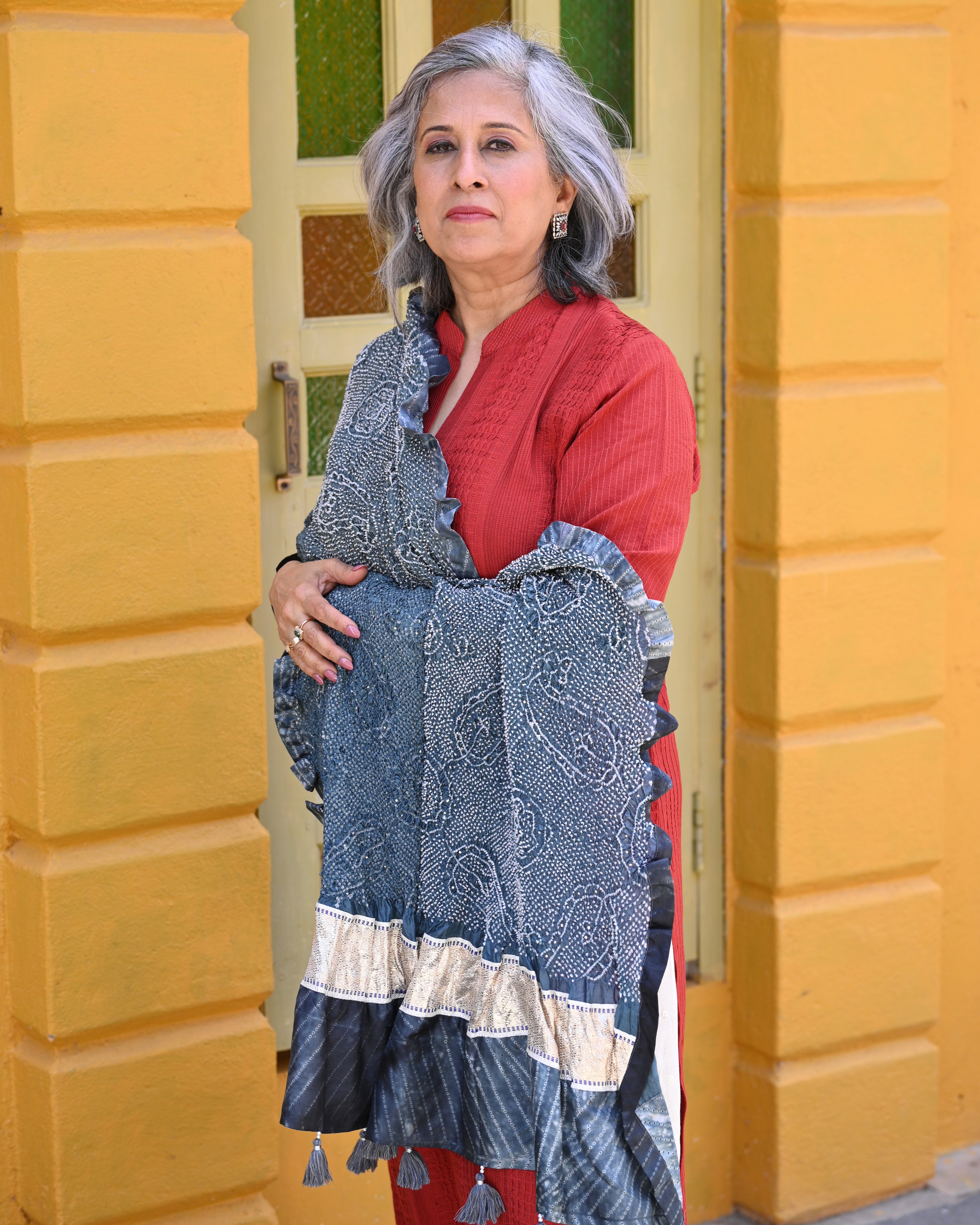 GREY PAISLEY BANDHANI SILK DUPATTA WITH LAMPI BORDER AND TASSELS