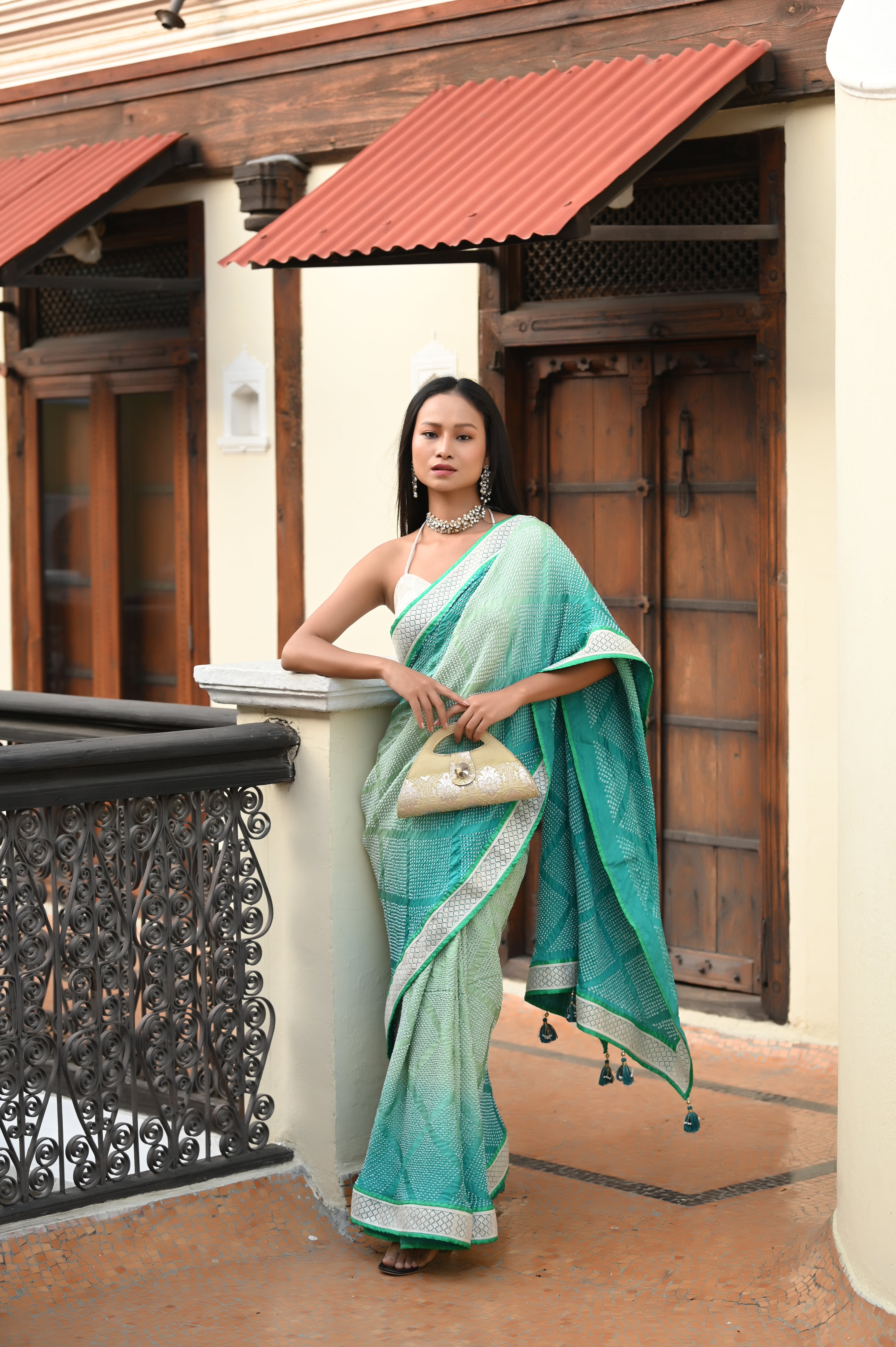 LIGHT GREEN DIAMOND GEOMETRIC BANDHANI SAREE WITH LACE BORDER AND TASSELS