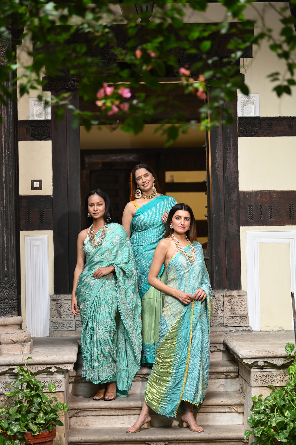GREEN-BLUE YIN-YANG HALF FULL HALF EMPTY ETERNAL DOT BANDHANI SILK SAREE