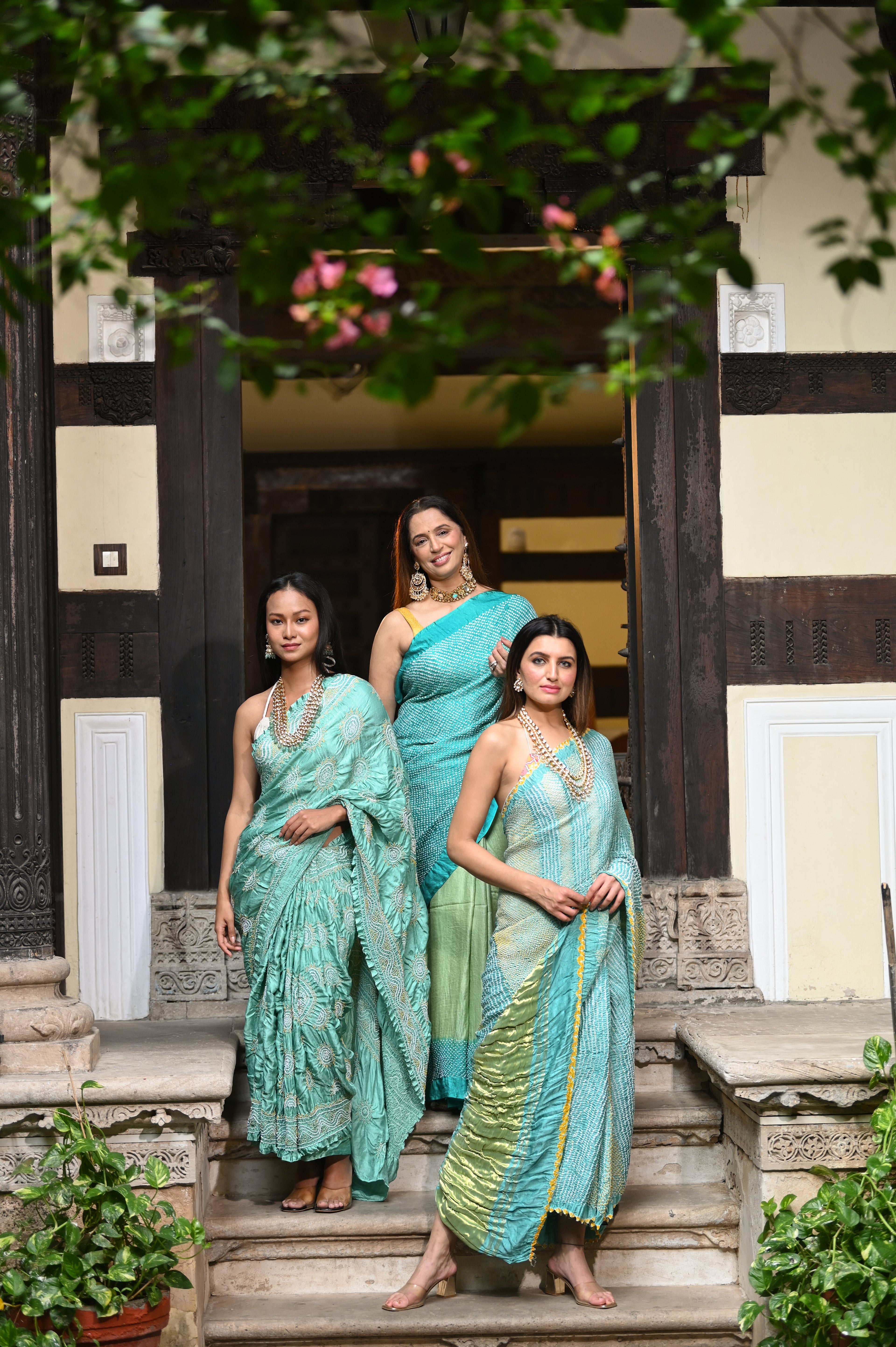 GREEN-BLUE YIN-YANG HALF FULL HALF EMPTY ETERNAL DOT BANDHANI SILK SAREE