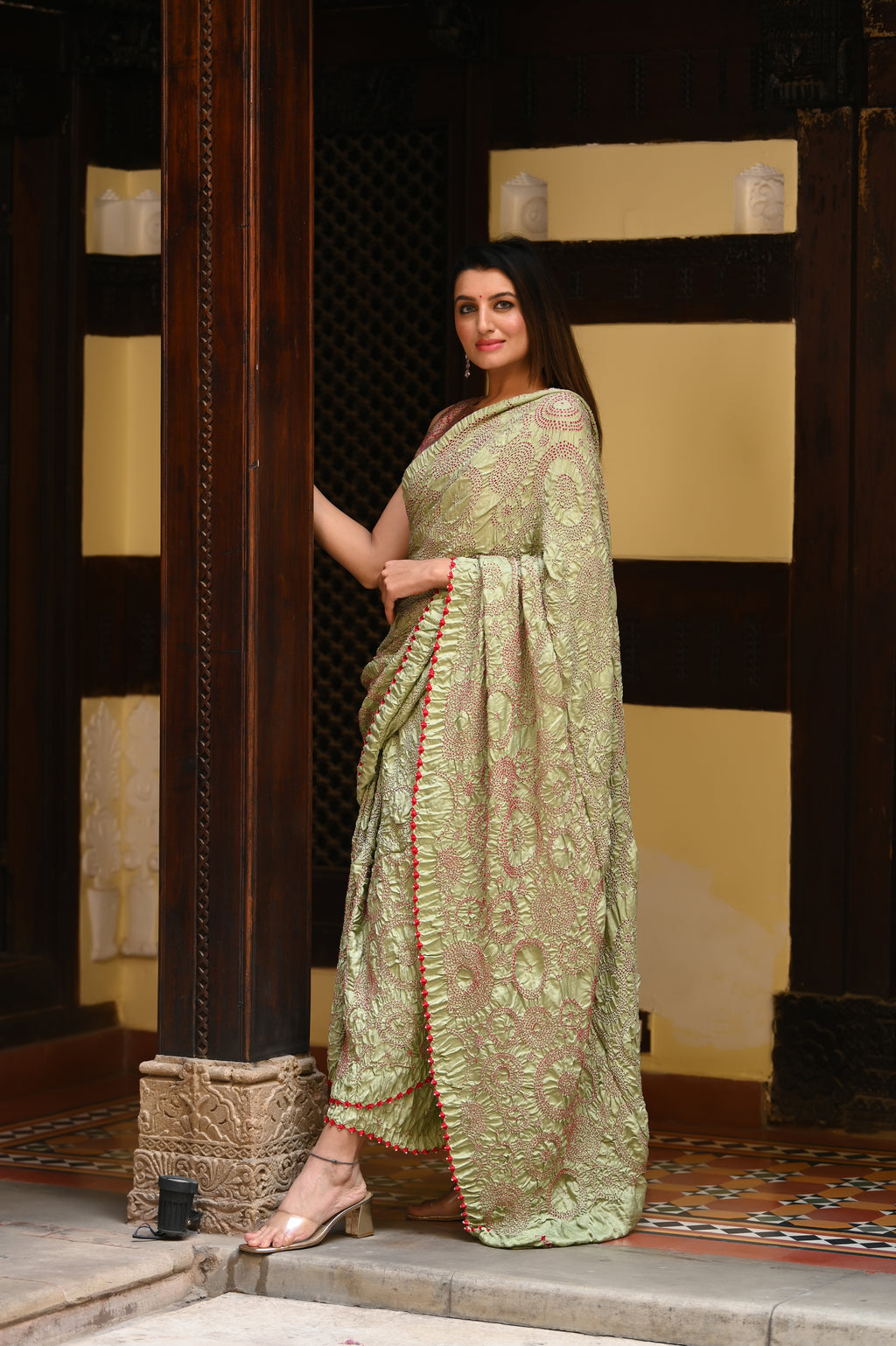 LIGHT GREEN CIRCLES OF THE LIFE BANDHANI SILK SAREE