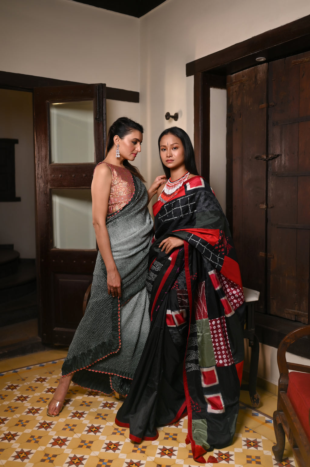 RED-BLACK BAARADOZI PATCHWORK REVERSIBLE SILK SAREE