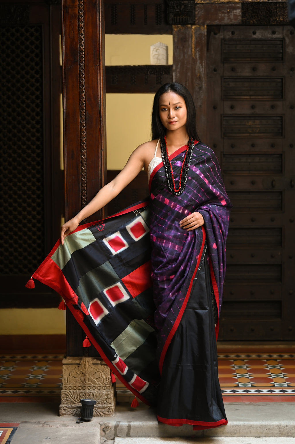 RED-BLACK BAARADOZI PATCHWORK REVERSIBLE SILK SAREE