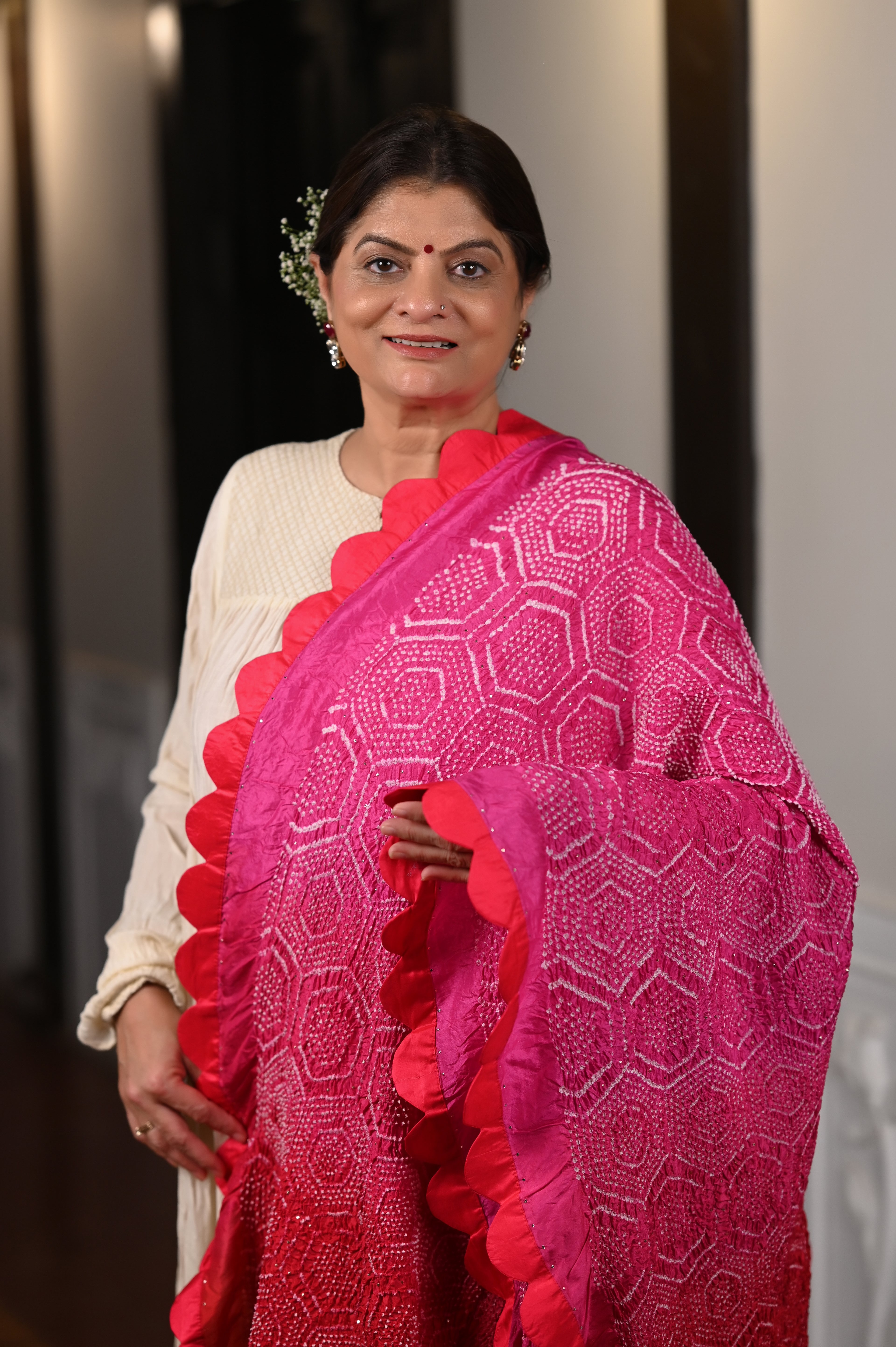 PINK-RED HONEYCOMB GEOMETRIC BANDHANI SILK DUPATTA WITH SCALLOP BORDER