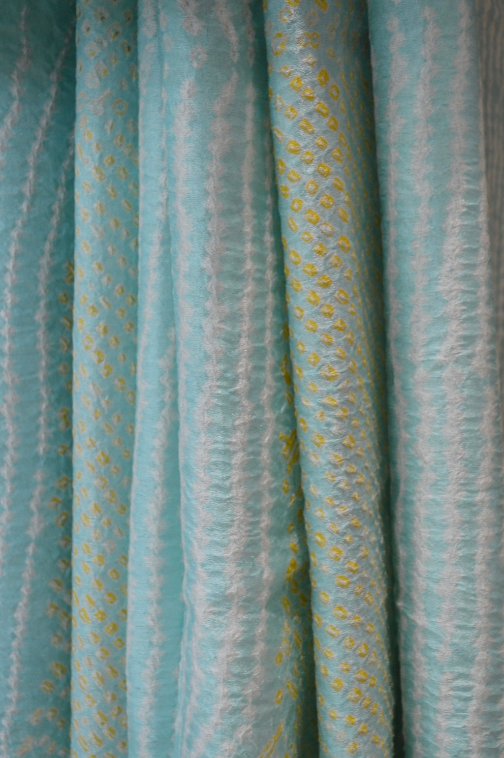 LIGHT BLUE LINES AND DOTS SILK BANDHANI SAREE