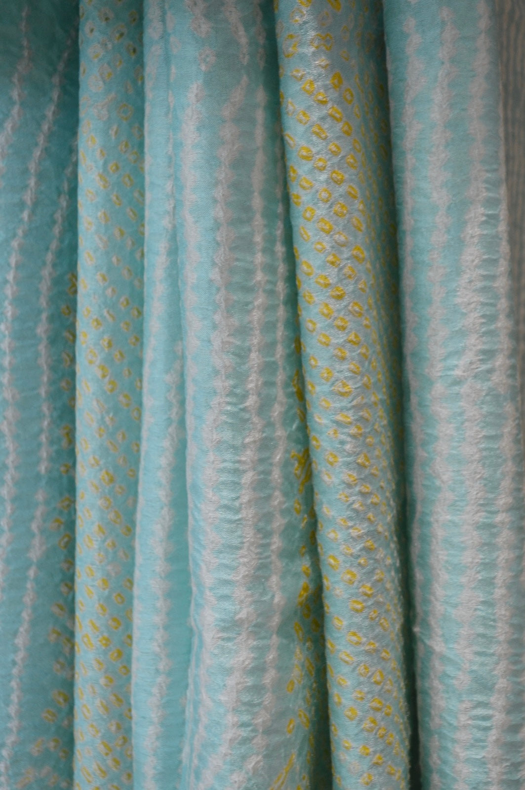LIGHT BLUE LINES AND DOTS SILK BANDHANI SAREE