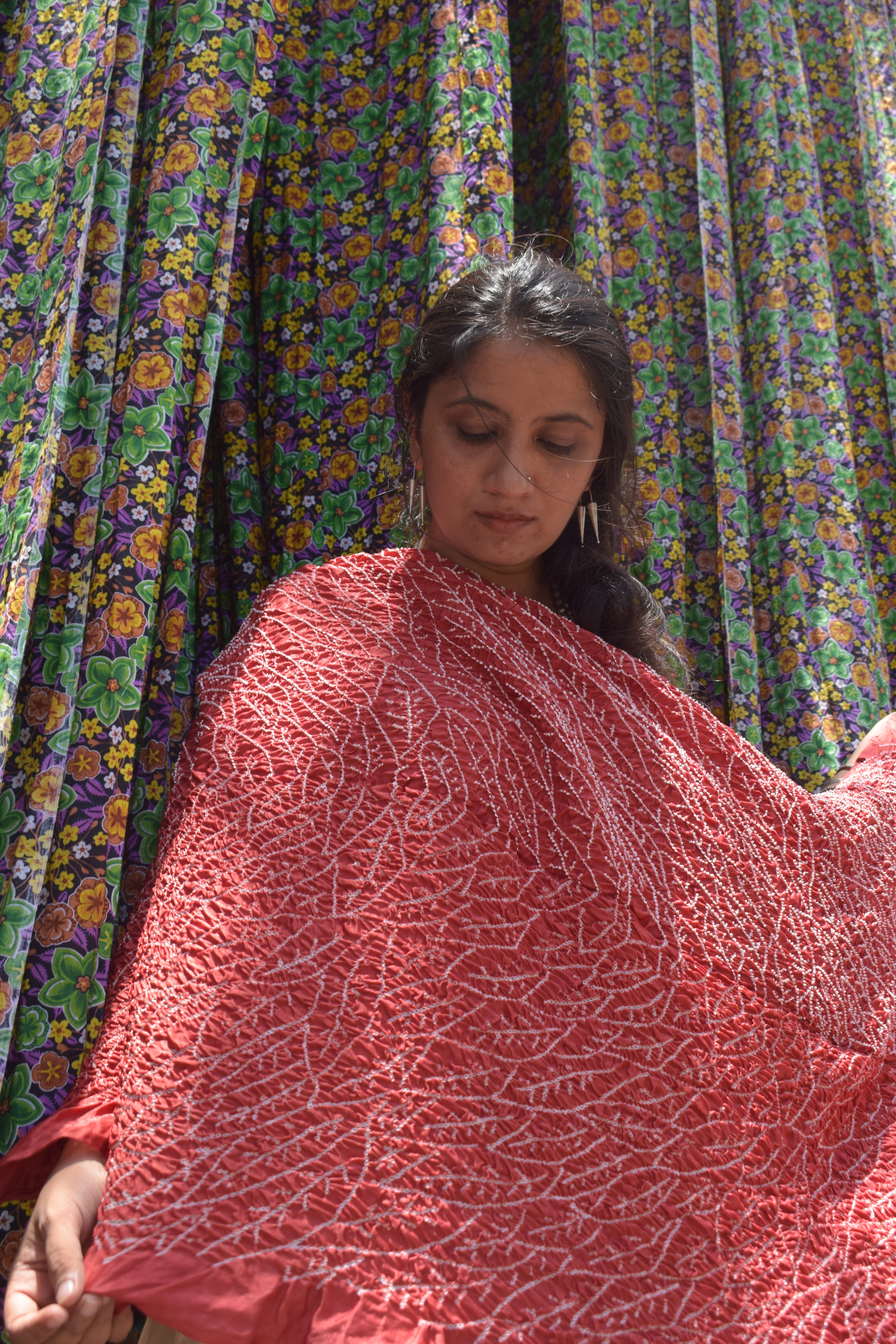 RED FLOWER BANDHANI SILK DUPATTA