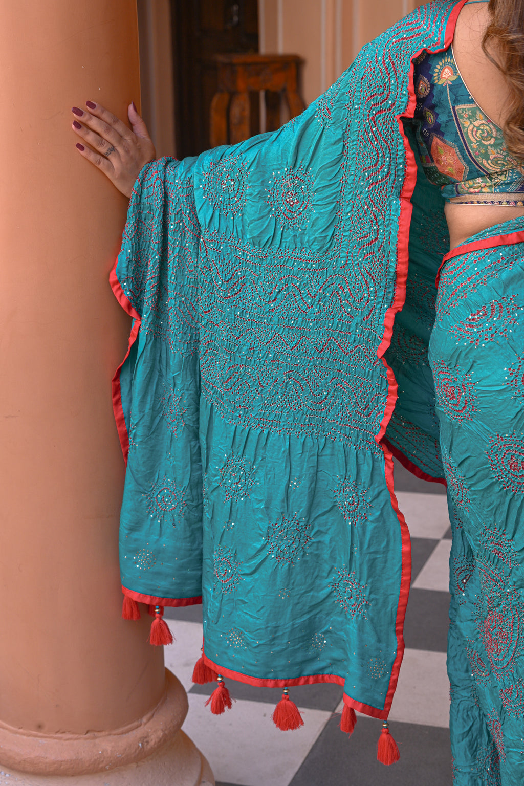 GREEN CLASSIC TRADITIONAL LADDOO BANDHANI SILK SAREE WITH SILK BORDER AND MUKAISH WORK