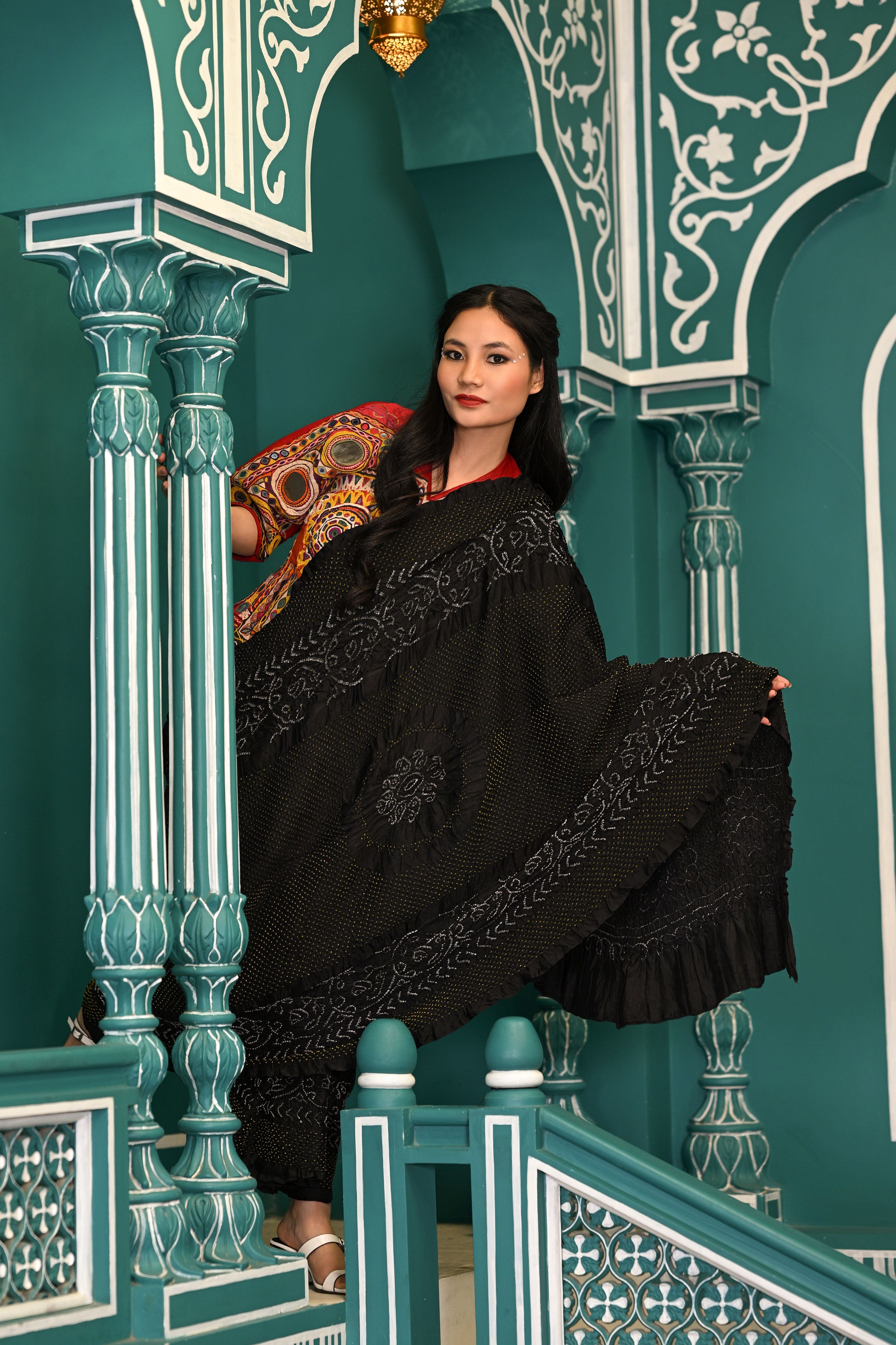 BLACK CLASSIC TRADITIONAL BANDHANI SILK SAREE
