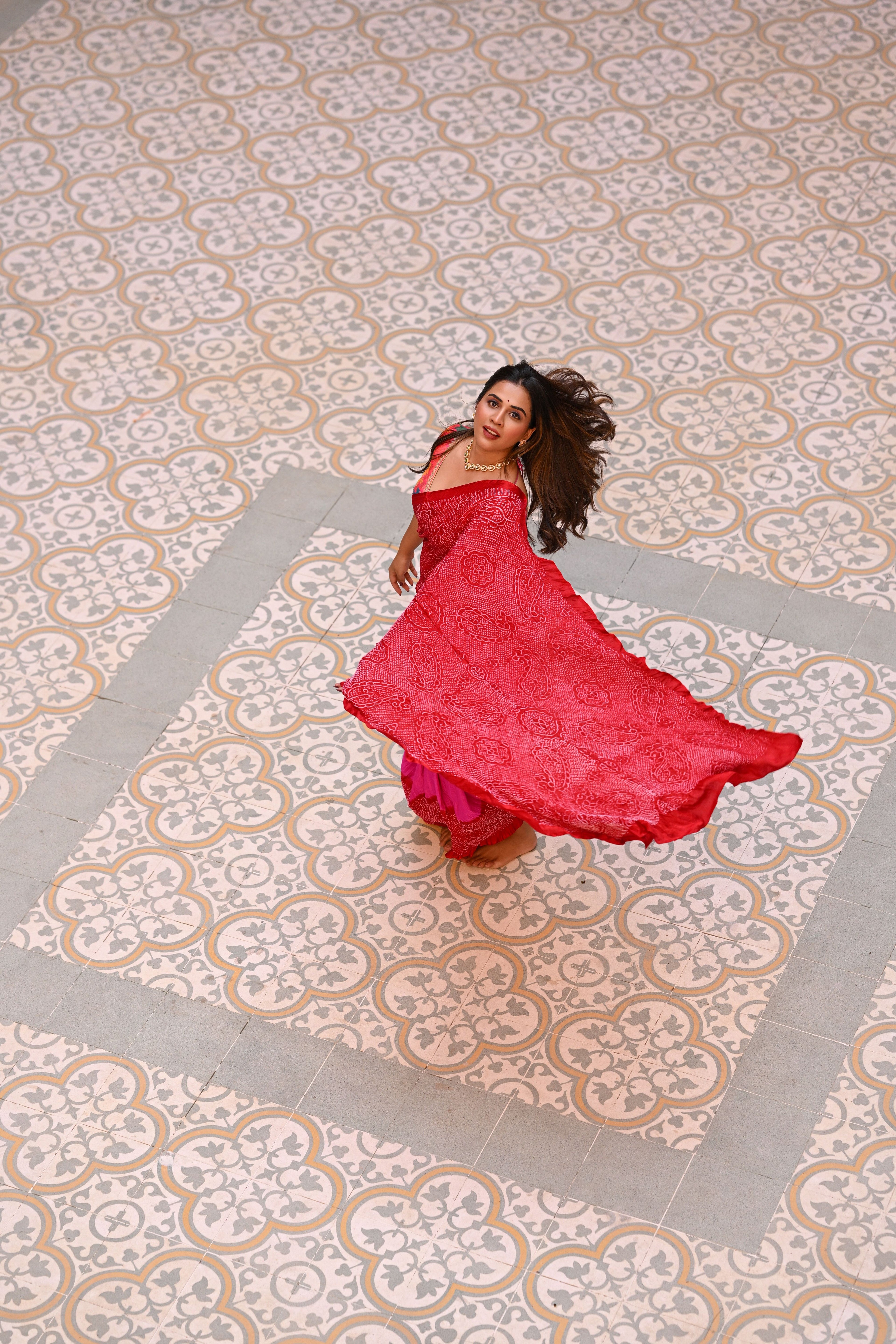 PINK-RED YIN-YANG HALF FULL HALF EMPTY PAISLEY BANDHANI SILK SAREE