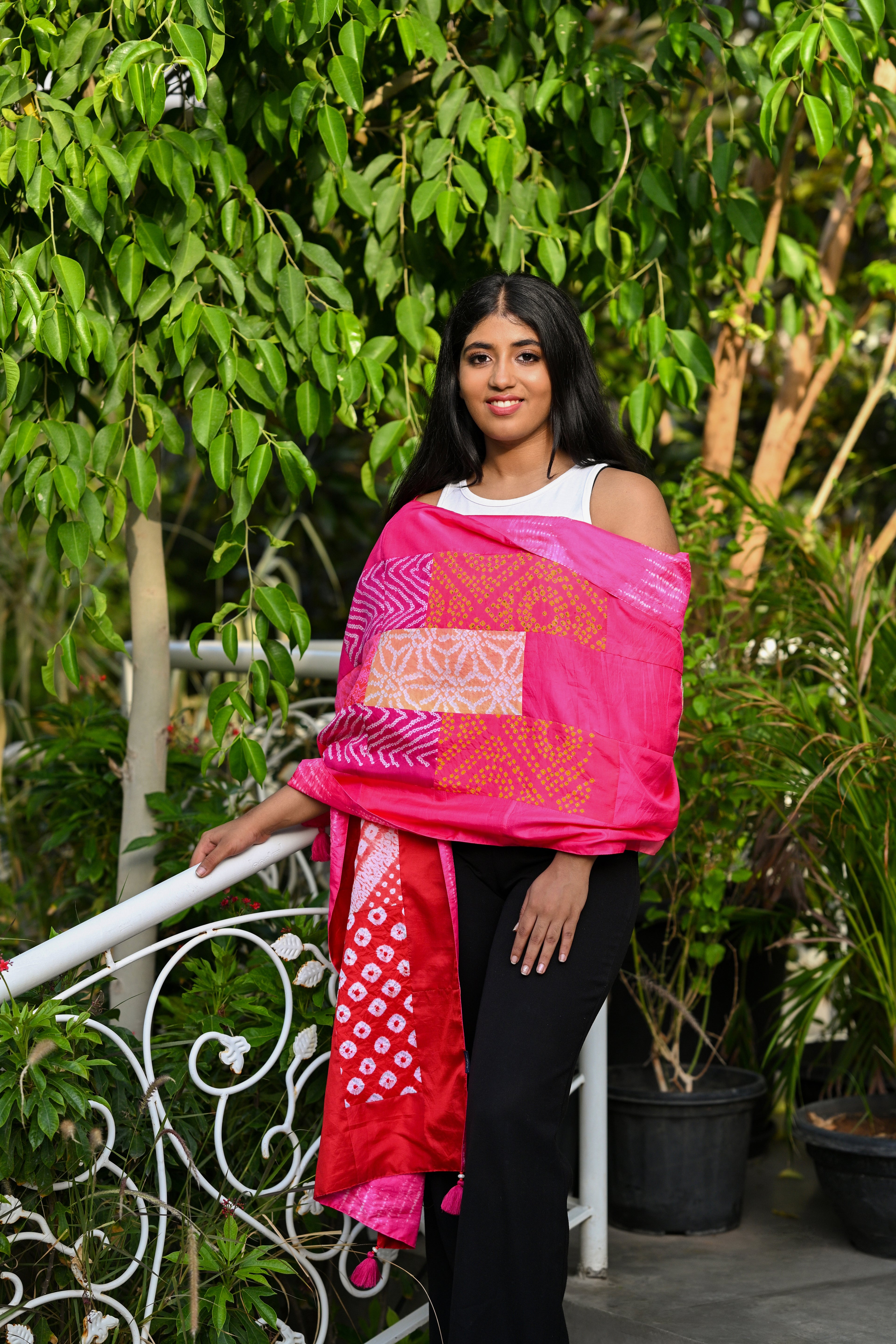 PINK BAARADOZI PATCHWORK REVERSIBLE SILK STOLE WITH TASSELS