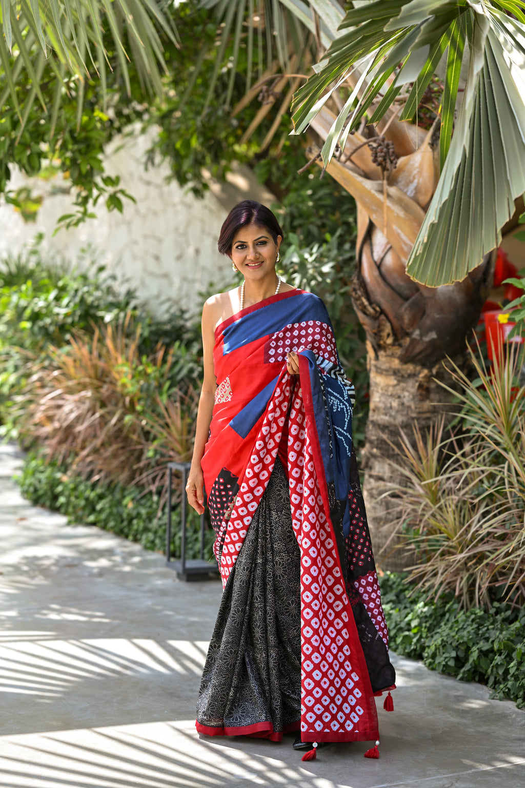 RED-BLACK BAARADOZI PATCHWORK REVERSIBLE SILK SAREE