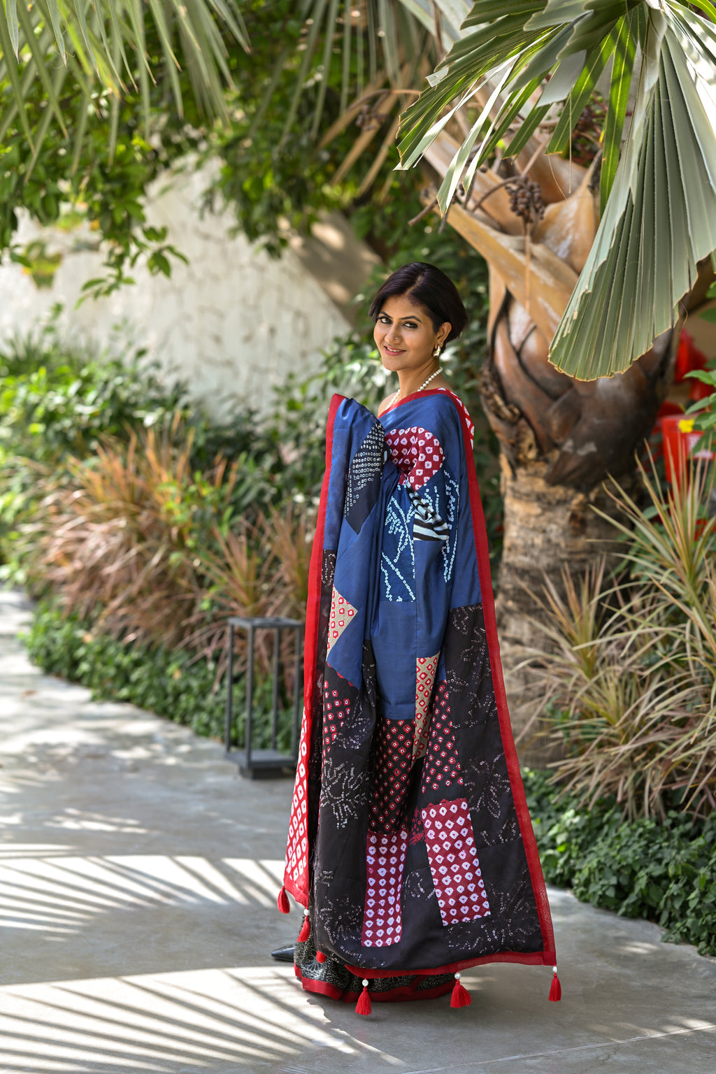 RED-BLACK BAARADOZI PATCHWORK REVERSIBLE SILK SAREE