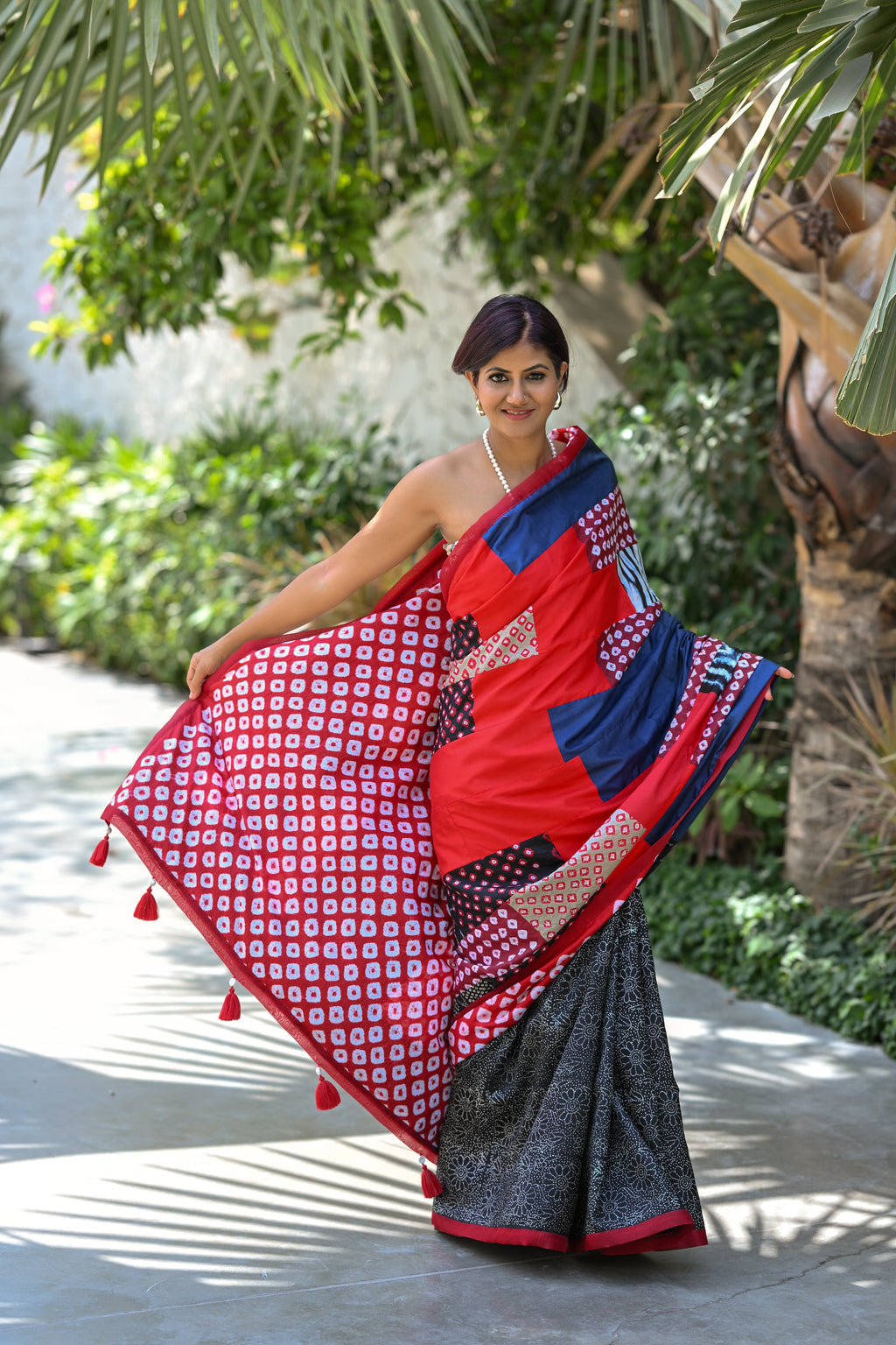 RED-BLACK BAARADOZI PATCHWORK REVERSIBLE SILK SAREE