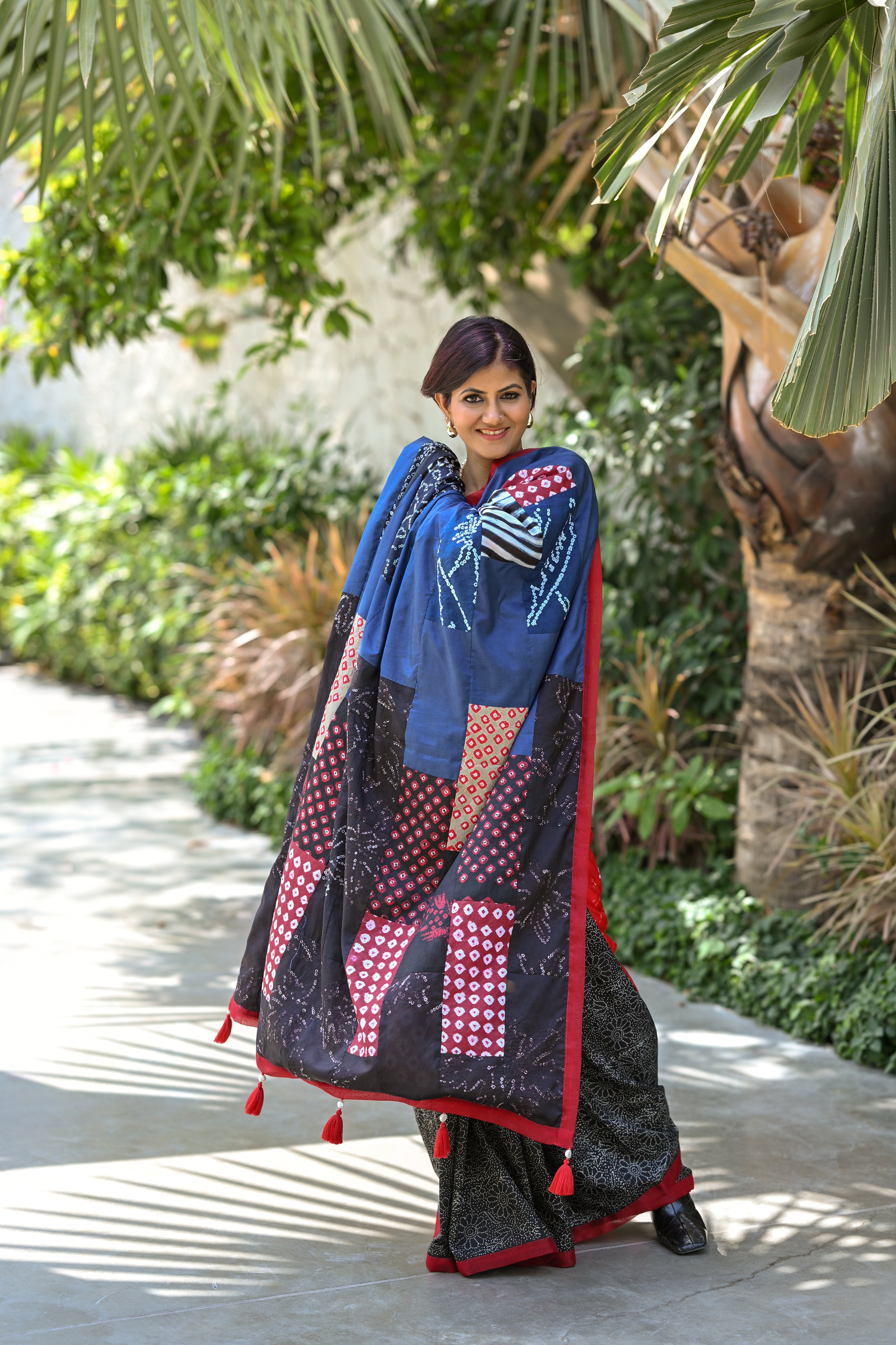 RED-BLACK BAARADOZI PATCHWORK REVERSIBLE SILK SAREE