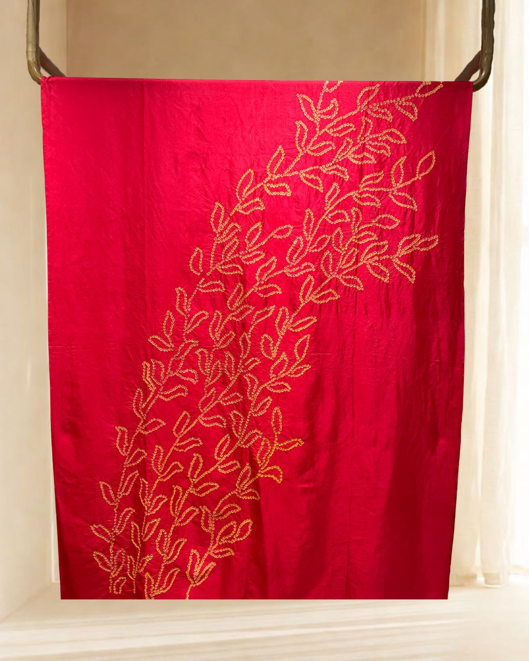 RED CENTRE PANEL LEAF BANDHANI SILK FABRIC